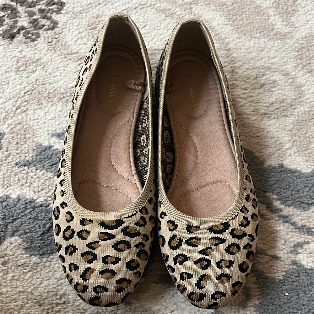 Old Navy Leopard-Print Knit Ballet Flats in Beige and Black